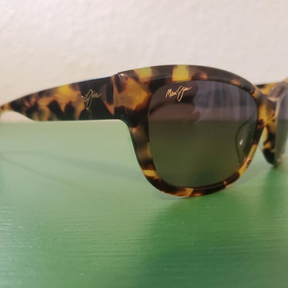 Maui Jim -- PLUMERIA - MINT CONDITION !!! - Picture 3 of 6